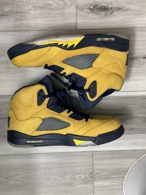 Air Jordan 5 Retro Michigan Foto 1 de 4