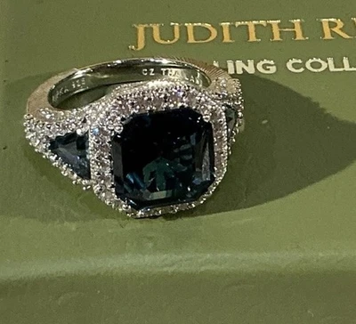 Anillo Judith Ripka 5 quilates Asscher Londres Topacio Azul 3 Piedras Diamonique Halo Circonita cúbica Talla 7 Foto 1 de 4