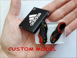 Fútbol en miniatura - Zapatos de fútbol con caja. Botas escala 1:12. Hecho a mano artesanal - Imagen 1 de 8
