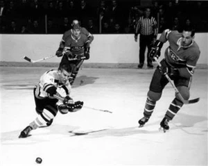 Bobby Orr Boston Bruins Montreal Canadiens Game Auction 8x10 Photo - Picture 1 of 1