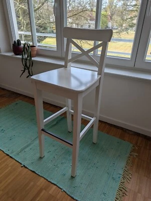Barhocker von IKEA – weiß, mit Gebrauchsspuren aber funktionsfähig - Bild 1 von 2