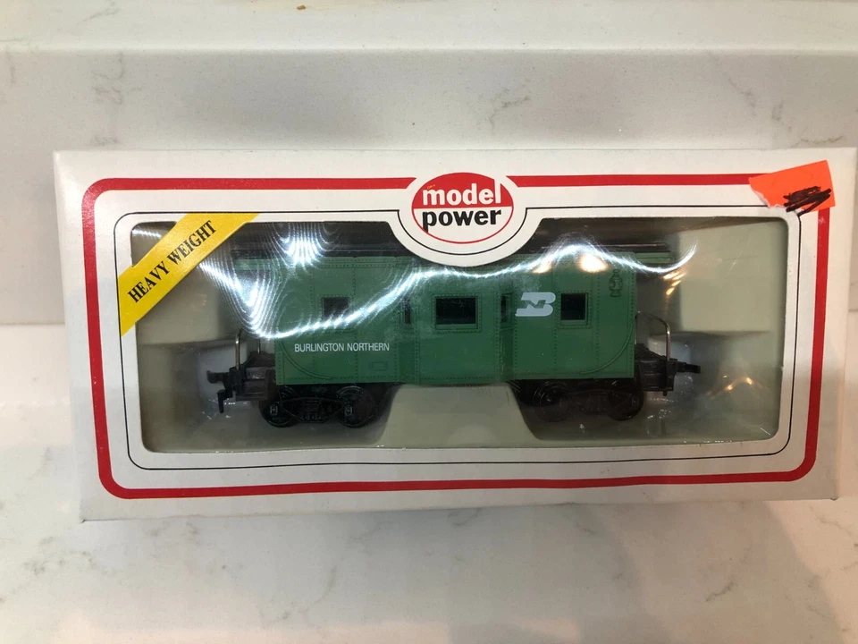 Model Power HO Scale Burlington Northern 36' Bay Window Caboose Green #8245 - Image 1 of 1