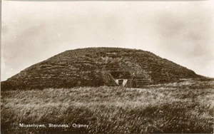 REAL PHOTO POSTCARD OF MAESEHOWE, STENNESS, ORKNEY ISLANDS, SCOTLAND - Picture 1 of 2