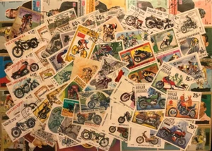 e (A900) Espositore con 100 diversi francobolli dedicati a MOTO e BICICLETTE - Picture 1 of 1