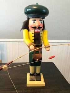 Caña de pescar cascanueces de madera vintage pescador 13+ pulgadas de alto Navidad - Imagen 1 de 6