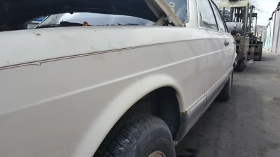 Mercedes 300SD 1983 turbo diésel guardabarros izquierdo Foto 1 de 4