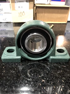 NEW UCP208-24 Solid Base Pillow Block Bearing 1-1/2" Bore Self Aligning 2 Bolt - Picture 1 of 2