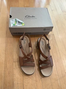 Clarks Damen Merliah Bonita Leder Adj. Knöchelriemen-Sandalen hellbraun Größe 9M - neu im Karton - Bild 1 von 13