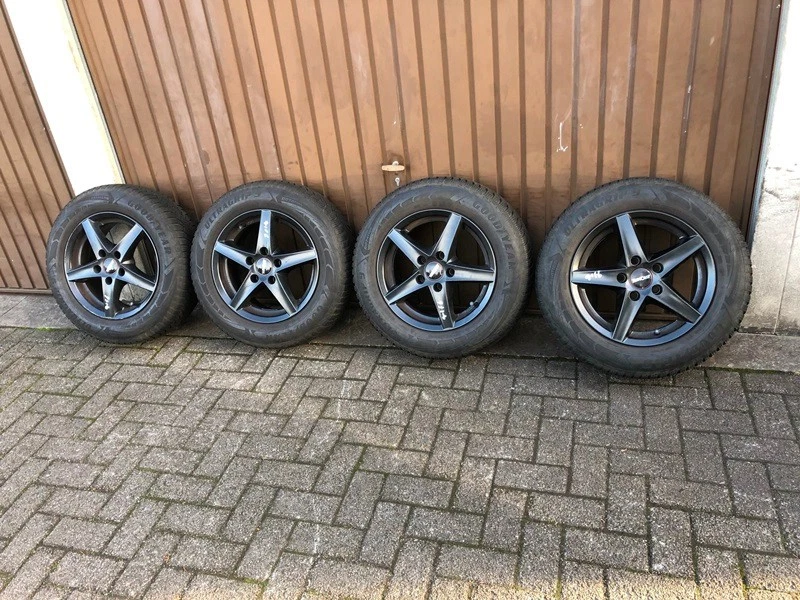 4xkomplette Winterreifen+Alufelgen 195/65R15 91T für VW Golf,5,6,Seat,Skoda,A4 - Bild 1 von 4