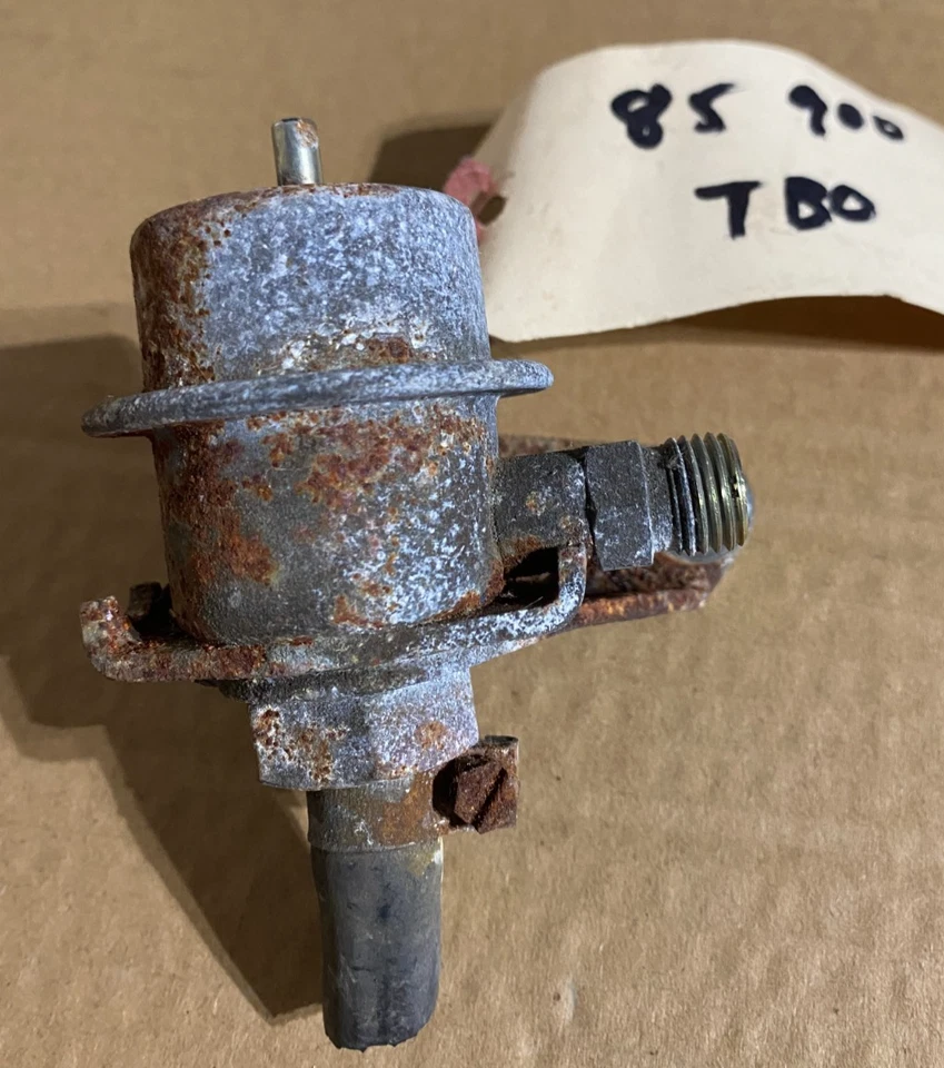 Regulador de presión de combustible Saab 900 Turbo 1985-1993 0 280 160 255 Foto 1 de 4