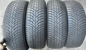 4-Pneumatici 215/65/17 103V M+S Pirelli All Season SF2 215/65R17 - Foto 1 di 9