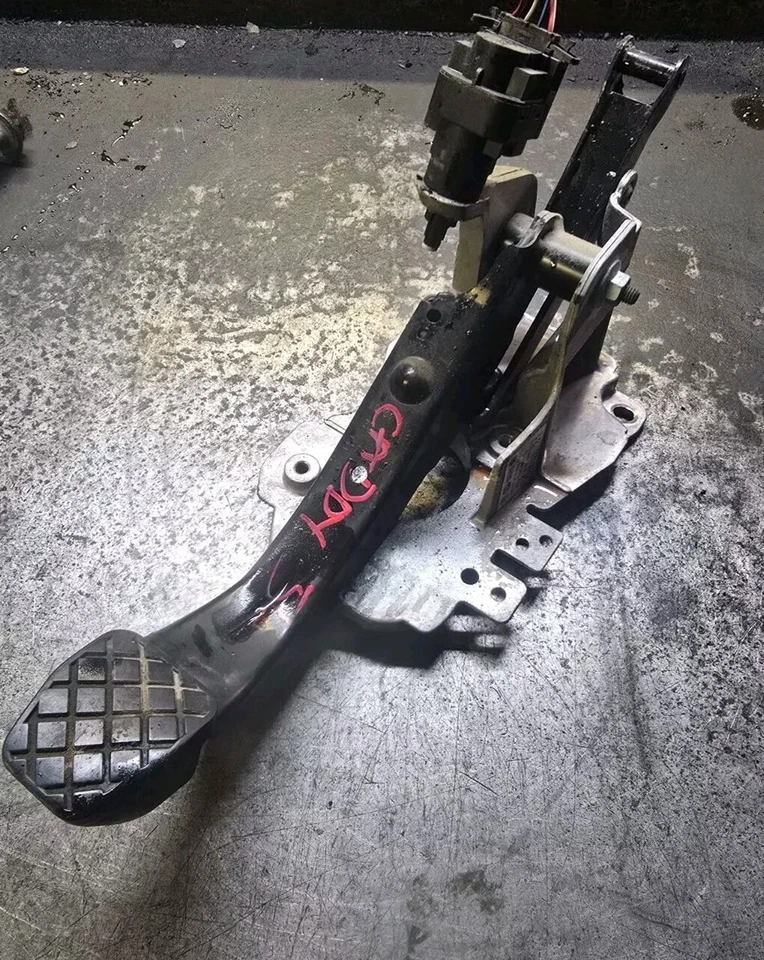 PEDAL FRENO VW VOLKSWAGEN CADDY 2K 1T2721057G Foto 1 de 2