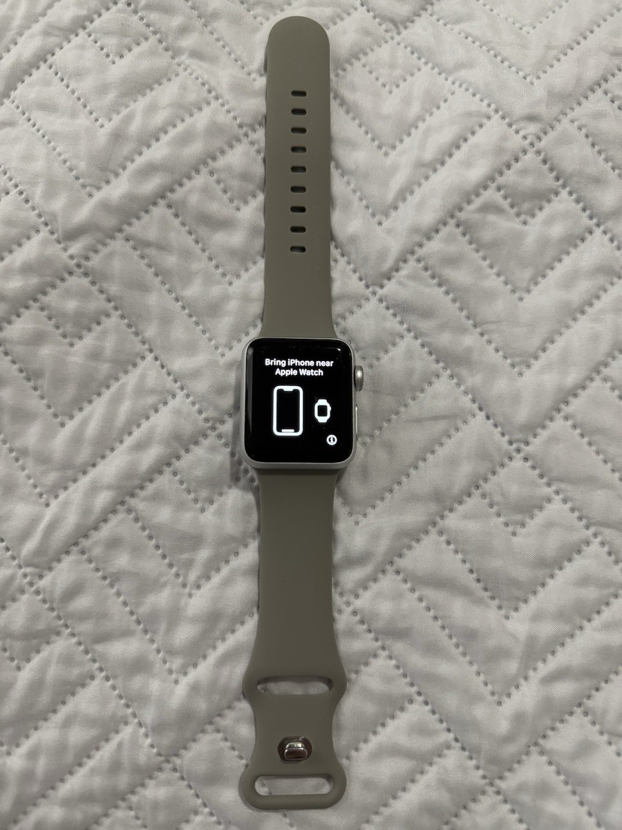 Apple Watch Series 3 Silver Smart 38 mm Case Wristwatches Apple Watch Series 3 Silver Smart 38 mm Case Wristwatches