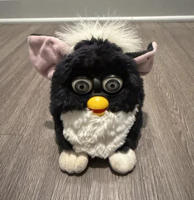 Винтаж 1998 Tiger Electronics Furby модель 70-800 черный и белый с голубыми глазами - Изображение 1 из 4