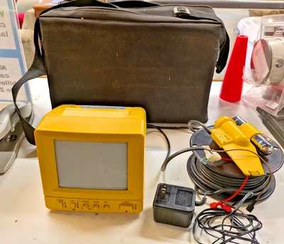 Cámara de video submarina - B&W CRT 12 voltios - carga portuaria 91309 con estuche Foto 1 de 4