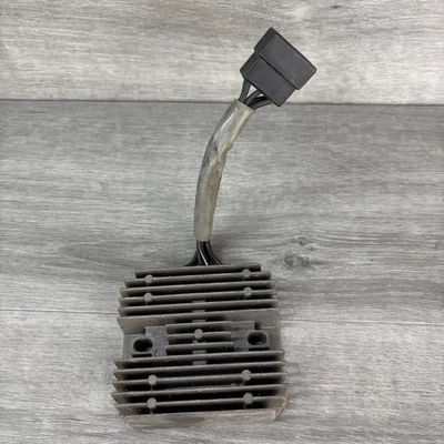 Rectificador regulador de voltaje OEM Suzuki GSXR600 1997-2000 Foto 1 de 4