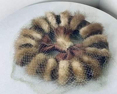 De Colección Años 40 50 Pastillero de Piel de Visón Sombrero Tocado Rosa Cobre Tela Satinada Red Foto 1 de 4