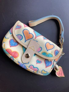 Dooney & Bourke Handgelenktasche Herz - Bild 1 von 5