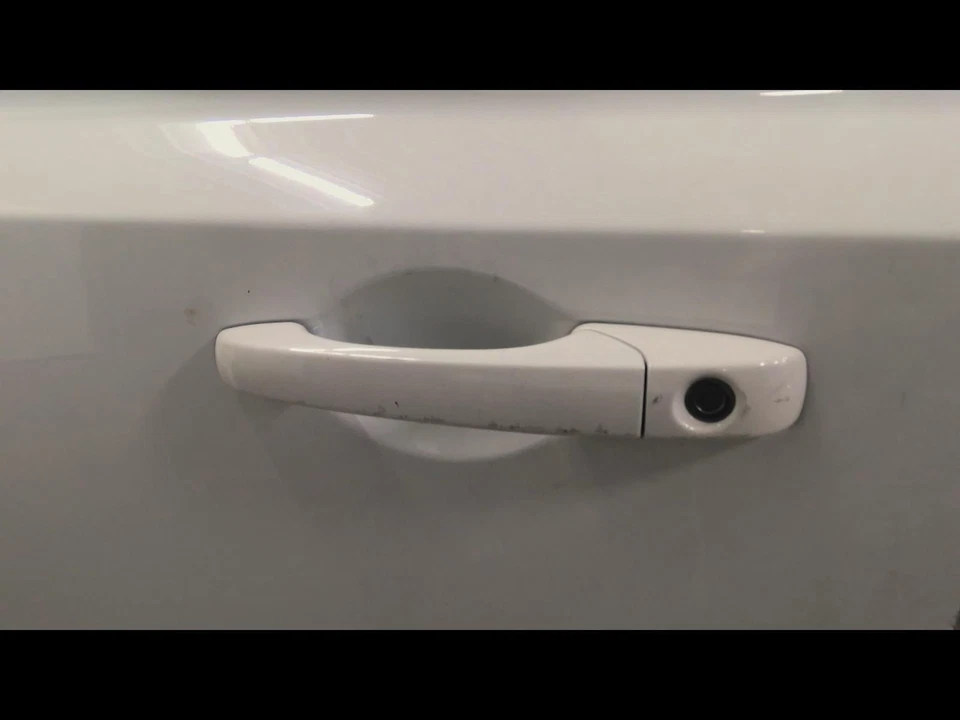 Used Front Left Exterior Door Handle fits: 2015 Jeep Patriot assembly painted do Foto 1 de 4