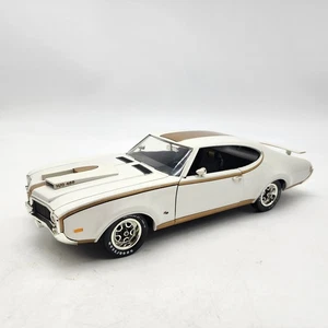 ERTL 1:18 American Muscle 1969 Hurst Oldsmobile 442 VHTF White Diecast Loose - Picture 1 of 14