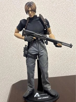 Hot Toys Video Game Masters Resident Evil Leon S. Kennedy Figure Japan - Image 1 of 4