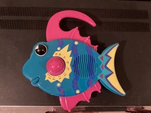 Spectra AM/FM Shower Radio UC-100 Tune A Fish W Suction Cups Works - Picture 1 of 2