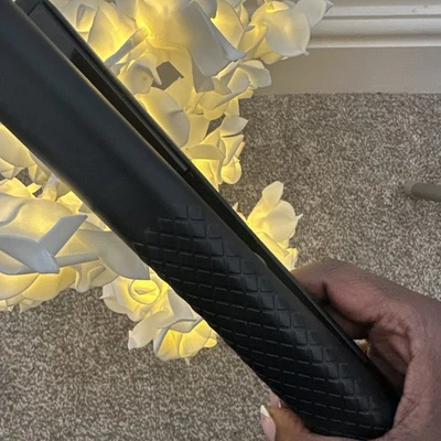 HSI Professional Glider Ceramic Tourmaline Ionic Flat Iron Hair Straightener.  - Image 1 of 4