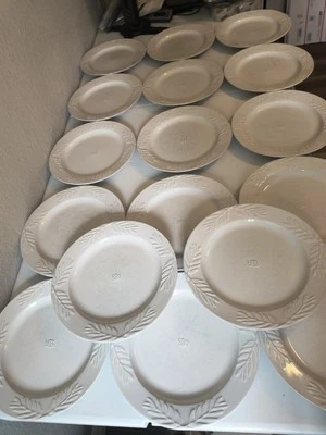 Tommy Bahama 17 Platos de Cena Decorativos Blanco Hojas en Relieve y Logo TB 11" Foto 1 de 4