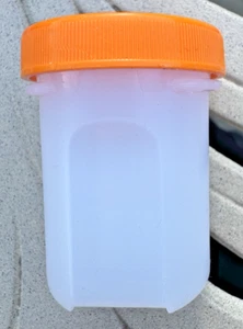 Coctelera de sal y pimienta ajustable Tupperware ~ tapa naranja ~ #2247 y #2248 - Imagen 1 de 8