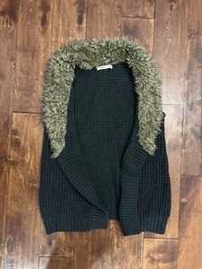 Old Navy Women's Faux Fur Charcoal Quilted Knit Vest Size: Medium - Picture 1 of 6