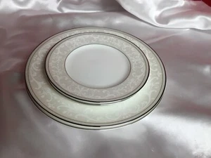 Pearl Symphony Fine Bone China ‘Nikko’ 2 Salad 2 Bread & Butter Plates - Picture 1 of 8