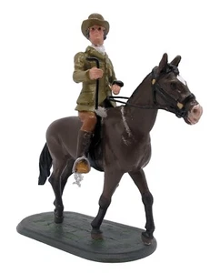 HJ RURAL SCENES PAINTED 1/32 FIGURE GENT IN BROWN JACKET WITH HAT & RIDING CROP - Picture 1 of 5