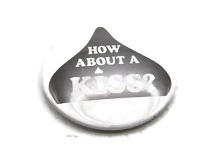 How About A Kiss? Button Brown & White Background - Picture 1 of 4