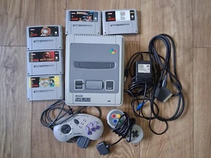 Nintendo SNES Console + 2 manettes + 5 jeux - Photo 1/3