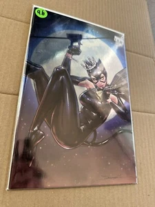 Catwoman #45 (DC, 2022) Jeehyung Lee Virgin Foil Variant NM+ - Bild 1 von 2