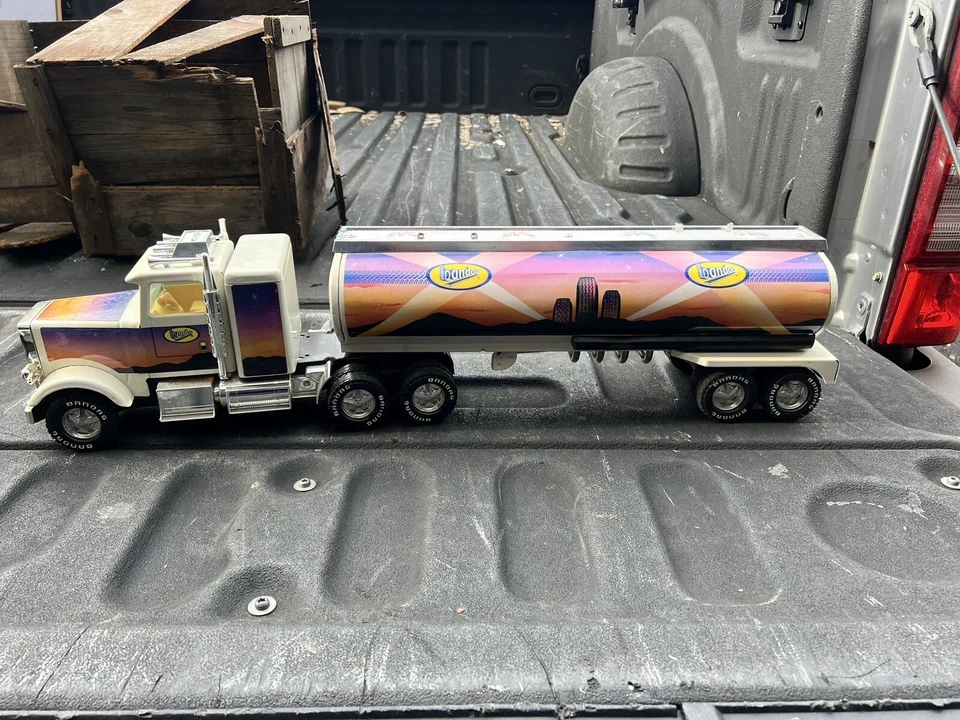 Bandag store NYLINT silver knight 18 wheeler tanker Truck Private Label NIB - Image 1 of 4