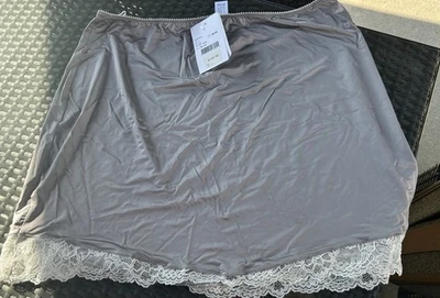 Hanro Womens Short Slip Lace Trim Grey Sz L NWT $120 - Image 1 of 4