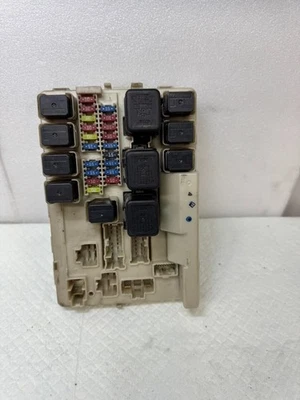 Nissan Altima 2005 2,5 caja de fusibles IPDM debajo del capó relés de fusibles 284B78J020 OEM (66) Foto 1 de 4