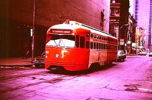 DIAPOSITIVA DUPLICADA KODACHROME PITTSBURGH PCC #1703 RT 35 MADERA ST. FEBRERO 1975 - Imagen 1 de 1