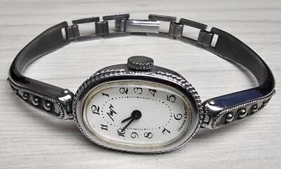 Soviet Vintage Women's Watch Luch Ladies Watch Luch with Beautiful Bracelet USSR - Image 1 of 4