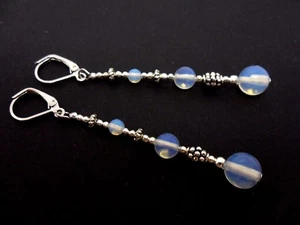 COPPIA ORECCHINI TIBETANI ARGENTO OPALITE PERLINE EXTRA LUNGHI GANCIO A LEVA. NUOVO. - Foto 1 di 1