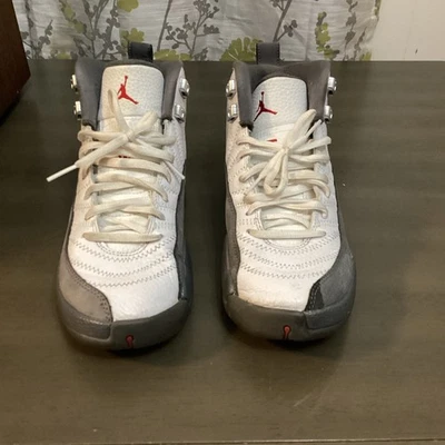Air Jordan 12 Retro Gris Oscuro Blanco GS Zapatos Juveniles 153265-160 Nike Talla 5.5Y Foto 1 de 4