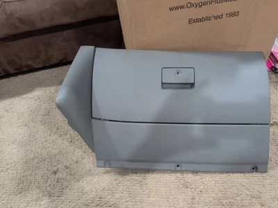 MONTAJE DE GUANTERA DE GOLF VW MK4 JETTA AGRIETADA Gris GRANDE - 02 03 04 05 1J1857104B  Foto 1 de 4