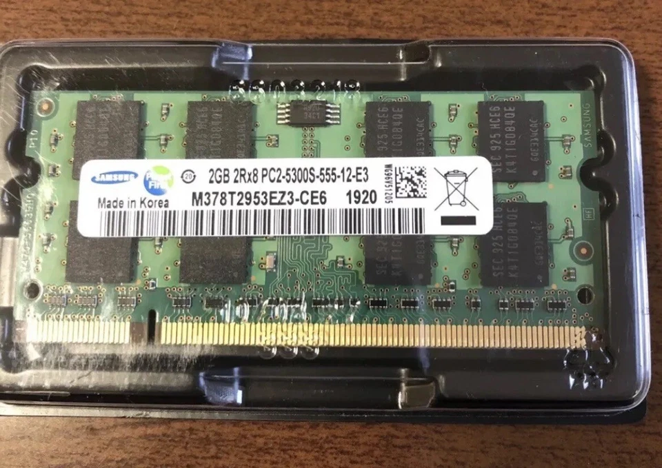RAM Samsung  2 GB DDR2 SODIMM PC2-5300 6400- 667MHz notebook 200-pin MacBook 1 - Immagine 1 di 1