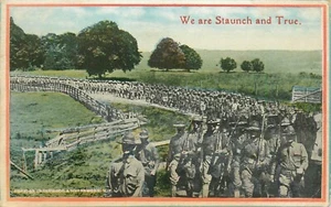 Postal del ejército de Estados Unidos We Are Staunch And True WWI, soldados de la Primera Guerra Mundial marchando - Imagen 1 de 2