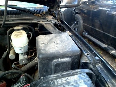 Fuse Box Engine Fits 03-07 HUMMER H2 3221289 - Image 1 of 4