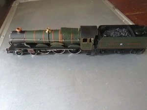 AIRFIX (20) CAERPHILLY CASTLE GWR 4-6-2 & 3 CORNISH RIVIERA COACHES FROM SET - Picture 1 of 11