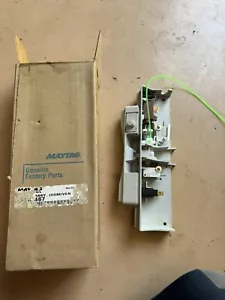 MAYTAG 22003467, Door Latch - Picture 1 of 7