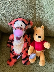 Set Disney Winnie Puuh Plüsch mit Gelenken hält Silver Star & Tigger Stofftier - Bild 1 von 8