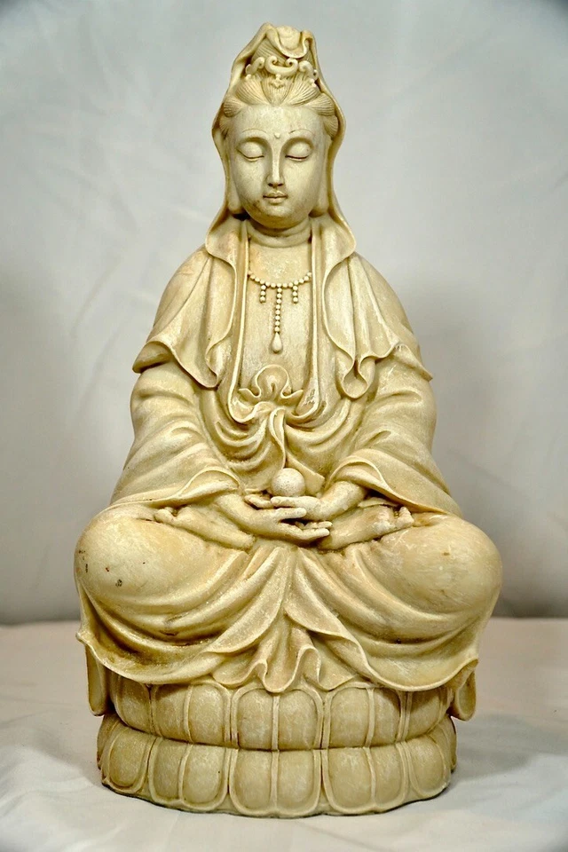 Estátua chinesa de pedra branca/resina Quan Yin - deusa budista da misericórdia - Imagem 1 de 1